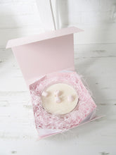 Load image into Gallery viewer, Luxury Cake Candle Cookies & Cream Cake